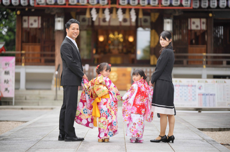 神社での七五三のロケ撮影